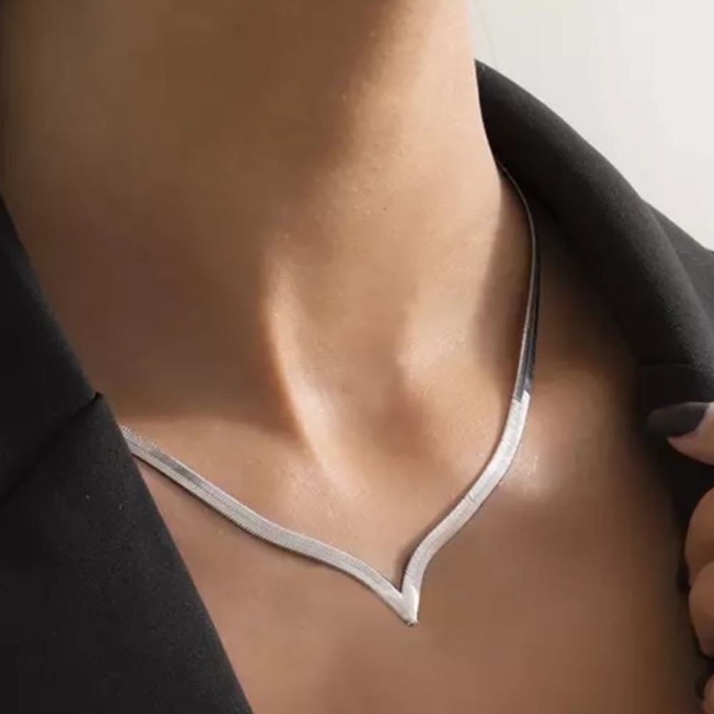 ✨✨Sterling Silver V Snake Flat Necklace✨✨